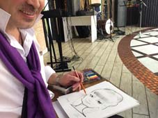  рука шаржиста рисует шарж