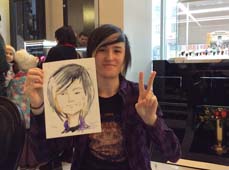 Рома позирует шаржисту Мишелю на корпоративе в магазине 